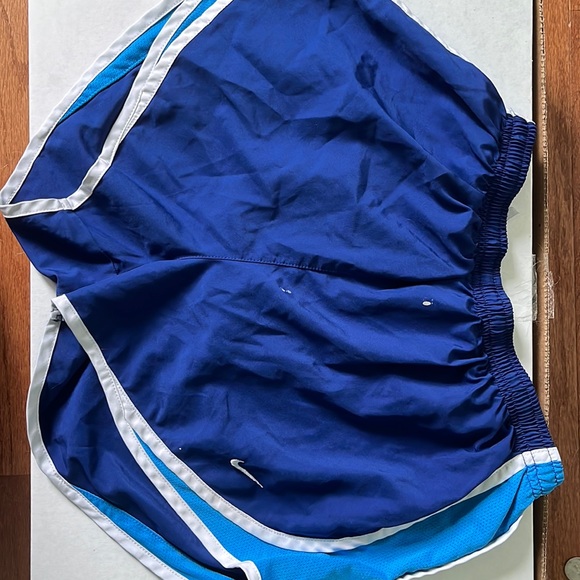 Small Nike Shorts - Picture 1 of 2